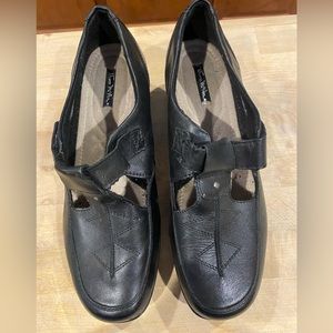 Tom Macanese Woman’s Black wedge dress 11.5